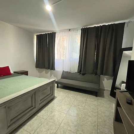 8 Venator House Boutique Apartment Леон Екстериор снимка