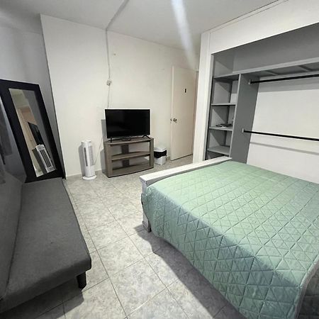 8 Venator House Boutique Apartment Леон Екстериор снимка