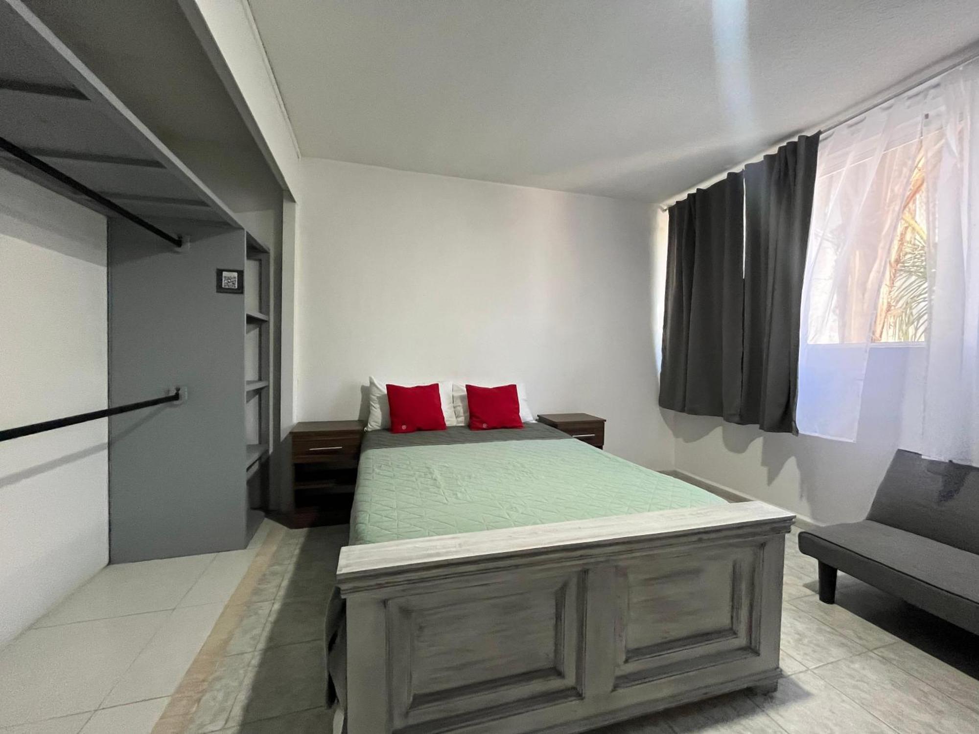 8 Venator House Boutique Apartment Леон Екстериор снимка