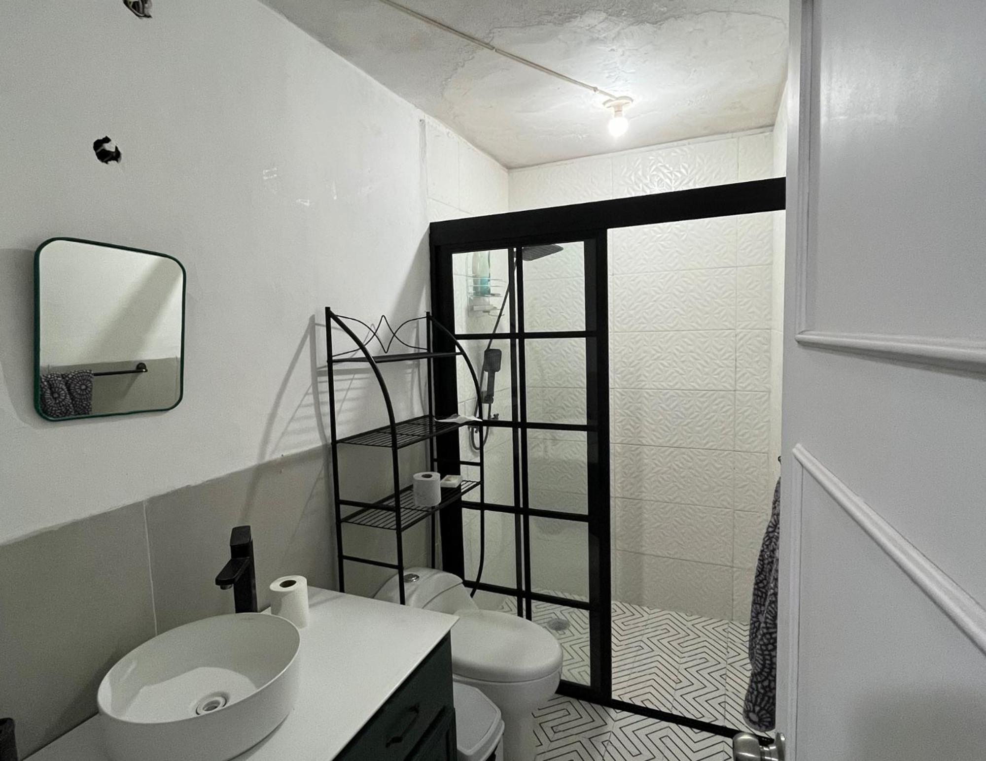 8 Venator House Boutique Apartment Леон Екстериор снимка