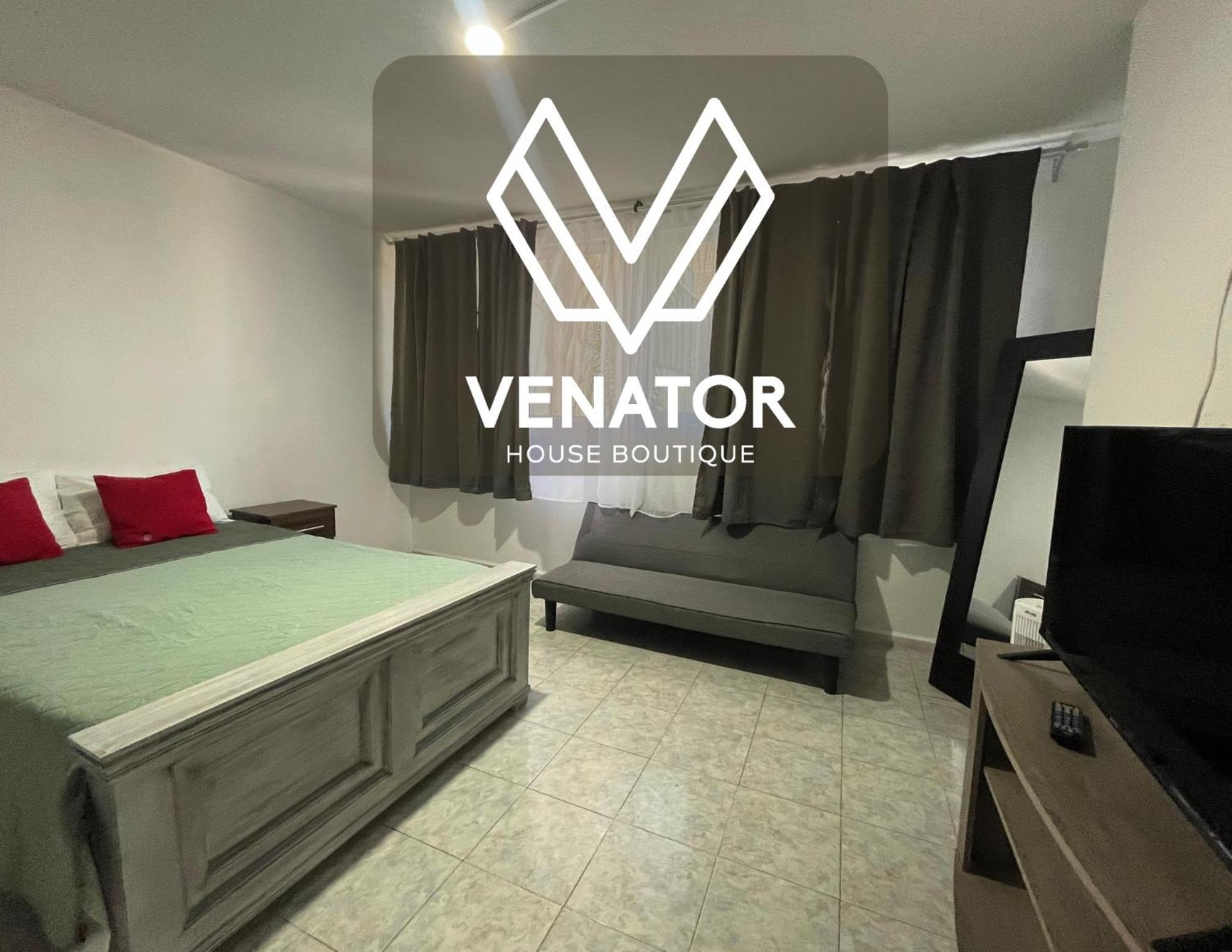 8 Venator House Boutique Apartment Леон Екстериор снимка